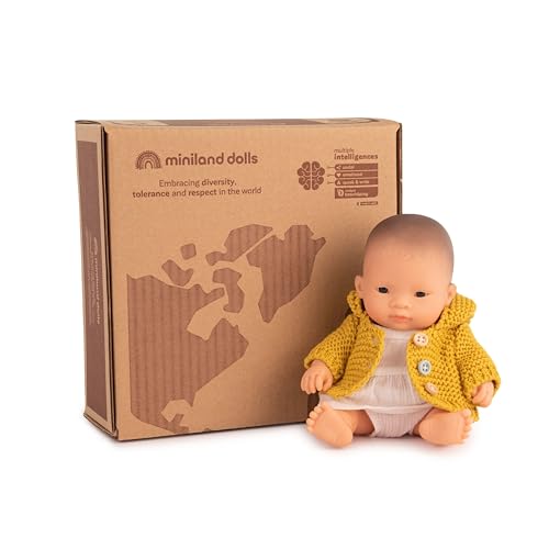 Miniland Coffret Cadeau Dolls : poupée bébé Asiatique de 21 cm + Ensemble Sea 31215