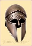 Der Helm ist aus solidem Stahlblech, hat aber eine bronzefarbene Lackierung, welche ihm ein antikes Aussehen verleiht.