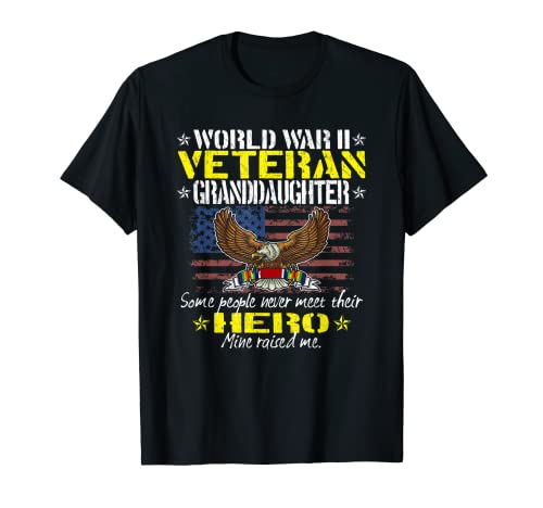 Familia de fuentes Proud World War 2 Veteran Nieta Militar Vet Camiseta
