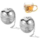 Einfach zu verwenden : Der Durchmesser der Teekugel beträgt ca. 4 cm. perfekt für eine Teekanne, Teetasse, Kaffeetasse, Pfannenstiel oder Suppentopf. Die Länge der Edelstahlkette beträgt 9.5 cm. Die Kette ist ausreichend lang , um das Sieb in Tassen oder Kannen zu hängen. Kette mit Haken für unkompliziertes Befestigen an der Tasse oder Kanne.