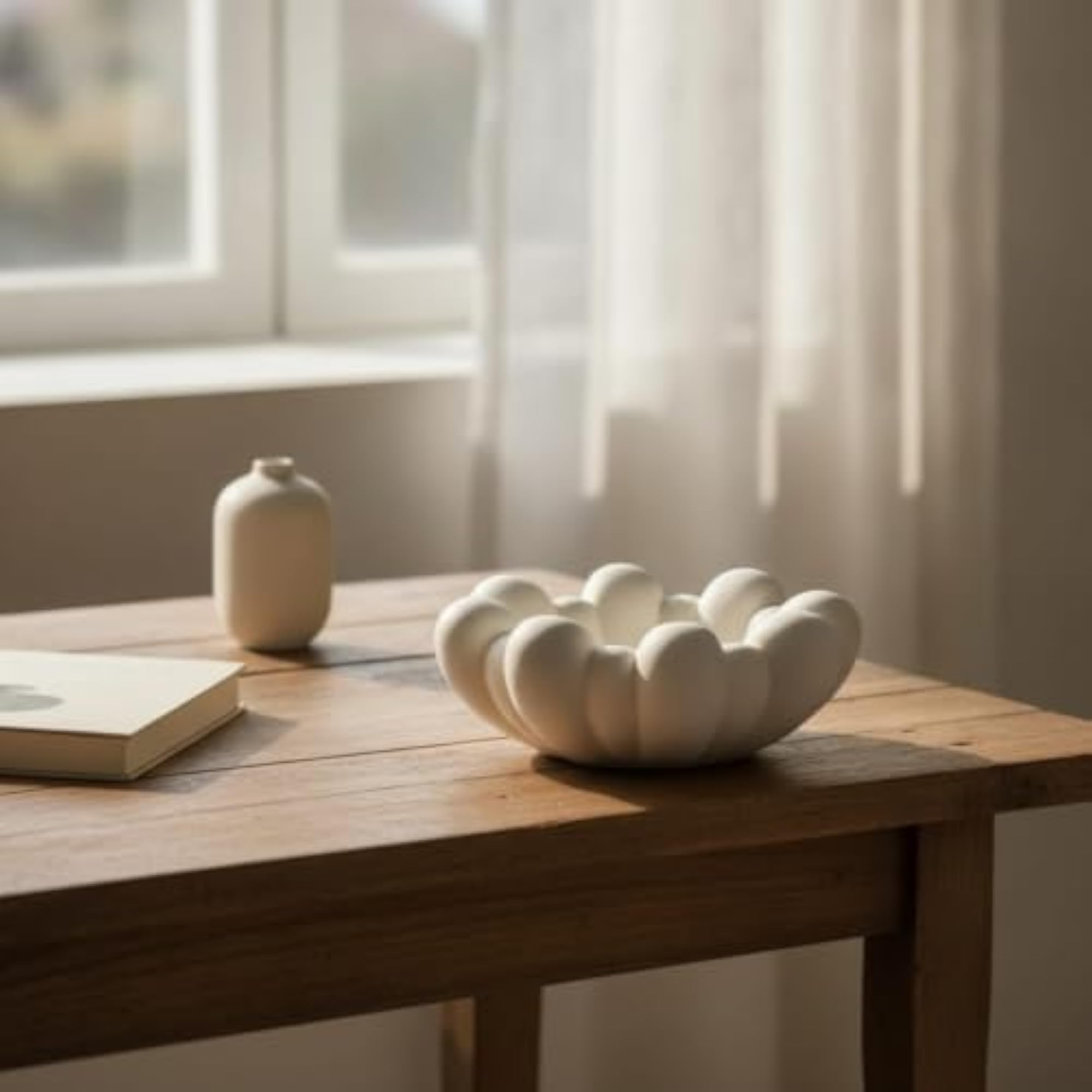 CLOVRIX® Textured Sculptural Tray with Legs