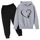 【Pantalon Jogging Garcon & Fille – Détails Pratiques et Modernes】 Le pantalon jogging garcon et fille est équipé d’une taille élastique avec cordon ajustable, de poches pratiques et de poignets élastiques. Ce jogging enfant fille ou garcon allie fonctionnalité et tendance.