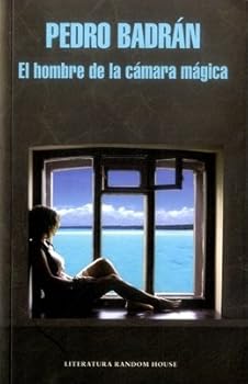 Paperback EL HOMBRE DE LA CAMARA MAGICA Book