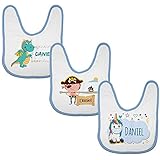 Cierre de velcro en el cuello de los 3 Baberos del Pack Bebe.