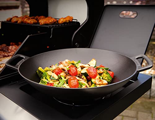 LANDMANN Grillwok | Hochwertiger Wok aus emailliertem Gusseisen (Ø 36 cm) | Optimale Hitzeverteilung und Hitzespeicherung | Mit abgeflachten Boden passend für Grillroste | 38 x 46 x 13,5 cm [Schwarz]