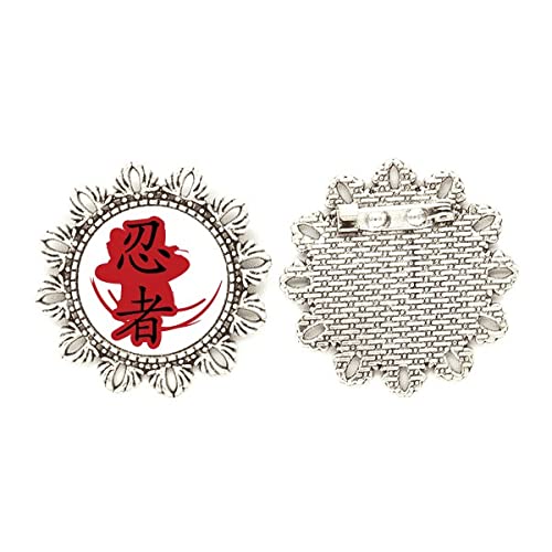 Broche de plata con diseño de palabras ninja de acabado artesanal pulido
