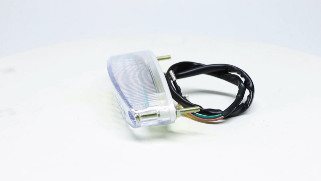 Feu Arrière LED Moto ATV - 28 LED - Blanc/Rouge - Éclairage Plaque Immatriculation