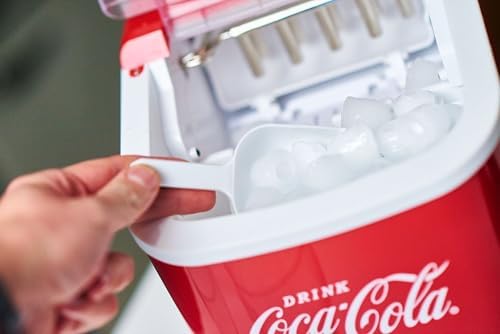 Bild 3 - Salco Coca Cola Eiswürfelmaschine – Ice Maker mit 2 Eiswürfelgrößen – 10 kg Eiswürfel pro Tag – Retro-Design Rot – Tragbare Eiswürfelmaschine für Cocktails, Getränke & Partys