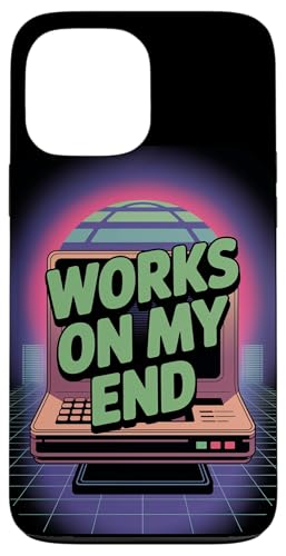 Works on My End ? Programmer Funny PC Error Retro Graphic �X�}�z�P�[�X iPhone 13 Pro Max �p
