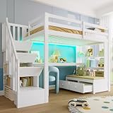 Les lattes en bois massif s'intègrent parfaitement dans le cadre déjà robuste et offrent un maintien supplémentaire. Le lit mezzanine dispose d'une balustrade pour plus de sécurité et est accessible par un escalier incliné stable. Profitez de nombreuses années de détente et de plaisir en famille dans ce lit mezzanine en bois soigneusement conçu.