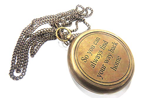 Brújula náutica vintage con cadena y grabado