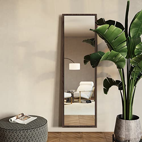 Foto von Standspiegel,150x40cm Groß Ganzkörperspiegel Spiegel Stehend HD Groß mit Braunem Rahmen für Wohnzimmer oder Ankleidezimmer