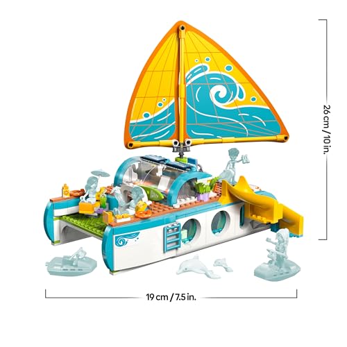 Friends Avventura sul Catamarano - Set con Barca Giocattolo con Vela Mobile, 4 Mini Bamboline, 2 Figure di Delfino e Accessori - Regalo Creativo di Compleanno per Bambine da 8 Anni in su - 42664 - Lego - Immagine 2
