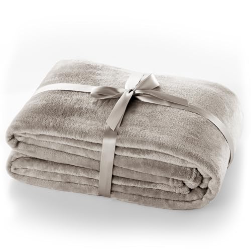 DecoKing Kuscheldecke 150x200 cm Cappuccino Decke Microfaser Tagesdecke Fleece weich sanft kuschelig beige Mic