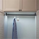 Améliorez votre rangement avec notre barre de placard unique avec lumière LED. Ce portant à vêtements polyvalent 2 en 1 non seulement nike vos vêtements, mais illumine également les espaces sombres, ce qui le rend parfait pour les vestiaires et les armoires. Découvrez une solution élégante et fonctionnelle pour vos besoins de rangement de vêtements, alliant praticité et design moderne.