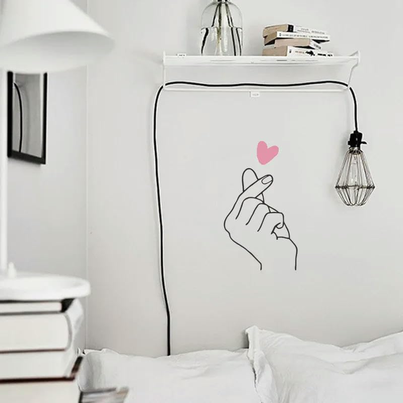 Autocollant mural amour et geste romantique pour votre décoration intérieure chic