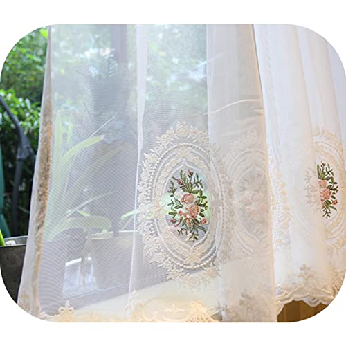 Cortinas cortas de encaje floral ideales para crear ambientes acogedores en casas de familia 5
