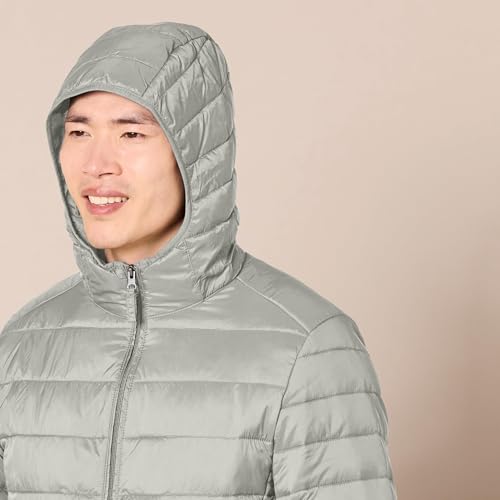 Image of Amazon Essentials Men's Lightweight Water-Resistant Packable Hooded Puffer Jacket