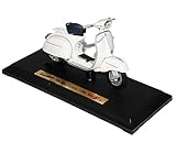 Modell ist Neu und OVP Maisto Vespa 125 GT Gran Turismo 1966 Weiss mit Sockel 1/18 Modellmotorrad Modell Motorrad