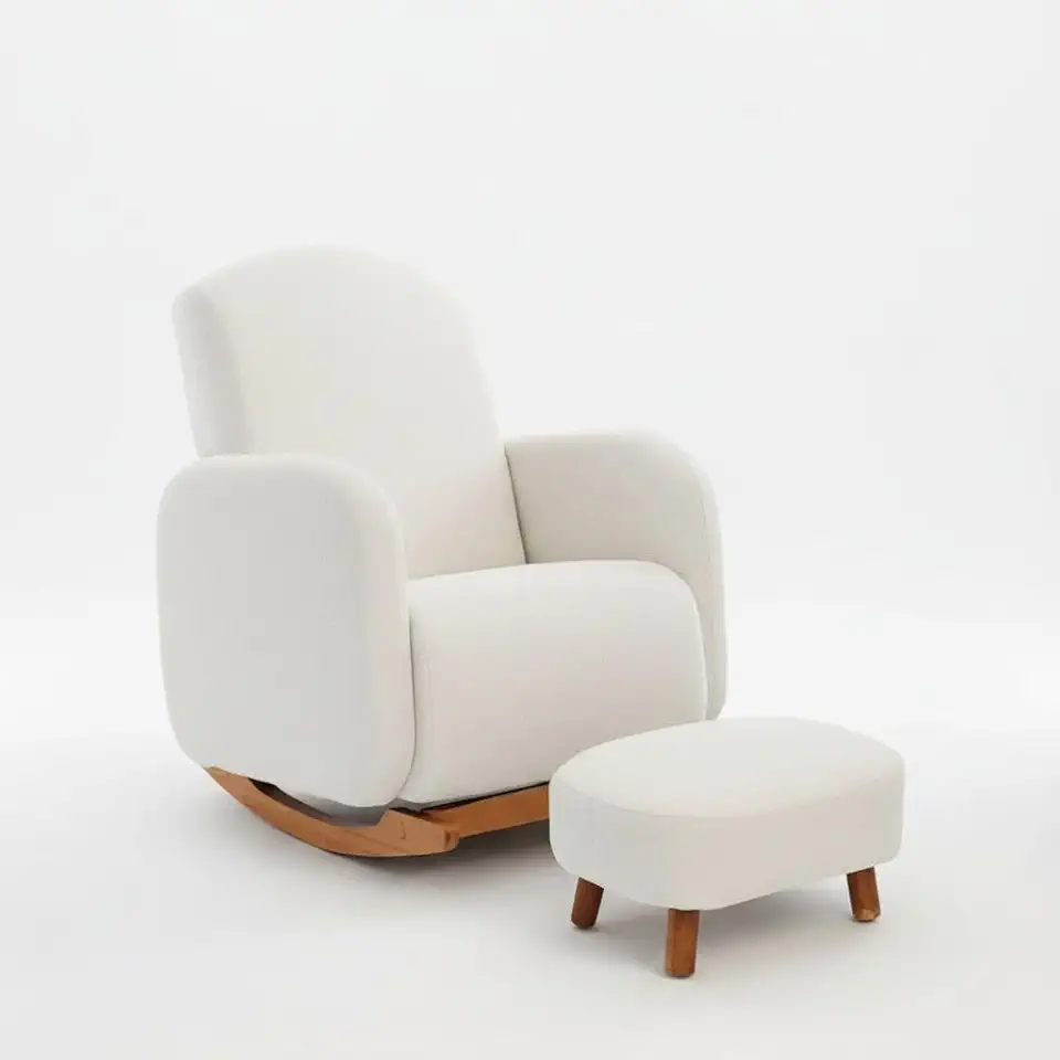 Poltrona/Cadeira Orgânica de Amamentação, Base em Madeira Tipo Canoa, Estofado Off White com Balanço, para Maternidade- SANMOV