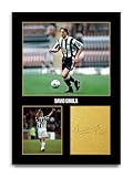 ginola carla ✯ UN CADEAU QU’ILS VONT VRAIMENT ADORER - Remportez une victoire de classe mondiale avec cette photo imprimée signée de l’une des légendes du football les plus célèbres au monde, David Ginola. Un cadeau premium à la fois pour eux et pour vous - au fond des filets !