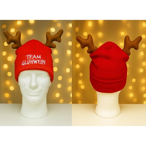 tshirtladen TEAM GLÜHWEIN Wintermütze S/M mit Rentiergeweih – rote Strickhaube bestickt – witzige Weihnachtskopfbedeckung für kleine Köpfe oder engen Sitz