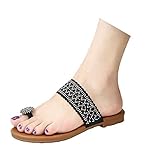【Modesandalen mit Crystal Jeweled Design】: funkelnder Strass, Eleganz und Luxus. Von Jeans bis zu Shorts, Kleidern und Röcken sind die mit Strass besetzten Sandalen eine todsichere Möglichkeit, jedes Outfit abzurunden. ein paar schöne flache Sandalen, die für viele Gelegenheiten geeignet sind, wie drinnen, draußen, Freizeit am Strand, Urlaubsreisen, tägliches Wandern, Straßeneinkäufe und so weiter.