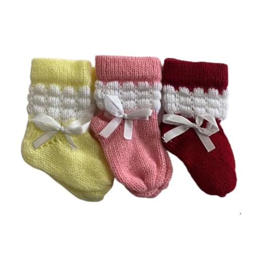 Sapato Sapatinho de Lã Tricot Tricô Bebê Rescém Nascido Maternidade cores sortidas Fita Cetim C/ 3 pares (Menina)