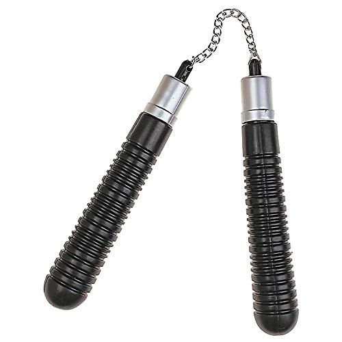 Il nunchaku misura 19 cm, una dimensione perfetta per essere maneggiato comodamente durante il gioco o il travestimento. I manici sono ben rifiniti e curati nei dettagli, evocando l'aspetto tradizionale di questo strumento leggendario. Nonostante sia pensato esclusivamente come accessorio decorativo, il nunchaku aggiunge un elemento di movimento e carattere al tuo costume, permettendoti di immergerti completamente nel personaggio.