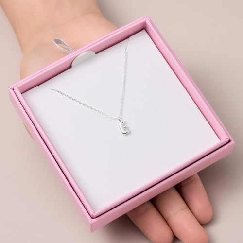Collar de plata letra E para niños de Philip Jones 7