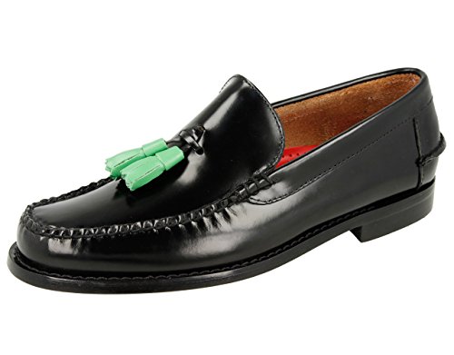 Mocasines castellanos de hombre en negro con borlas verde botella para tu día a día con estilo