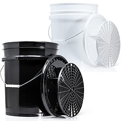 detailmate Juego de 2 cubos de lavado GritGuard de 20 litros/5GAL + 2 filtros antisuciedad + 2 tapas de color negro y blanco, accesorios para el lavado profesional de coche, lavado de coche y moto
