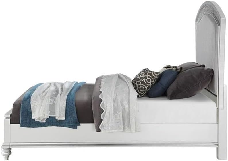 Acme Maverick California King Upholstered Wooden Panel Bed in White Platinum. ( No headboard, broken the corner see the pictures no test)