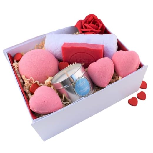 Valentine's Luxury Love Heart Very Berry Gift Set. Bath Bombs, Soap, Candle. Handmade by Fizzy Fuzzy.