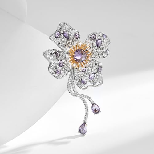 Broche de mariposa morada para lucir en bodas de tarde y cenas de gala 2