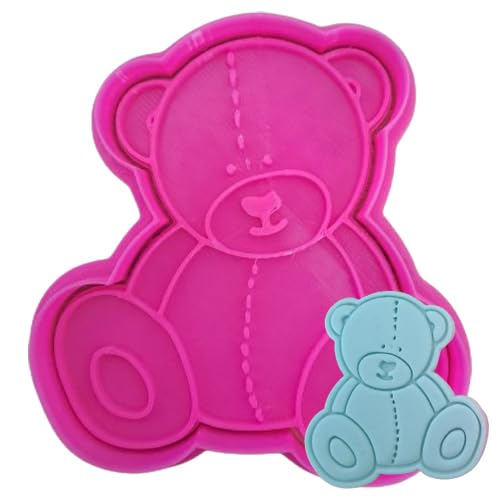 Tagliabiscotti.it - Stampino per creare decorazioni in pasta di zucchero a forma di orsetto seduto per biscotti, baby shower, battesimo - Nascita Cookies cutter - Tagliabiscotti - 8cm