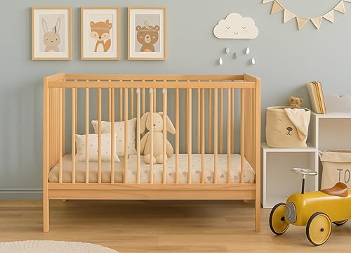 Baby Happy Bliss Lit bébé Julia 100x60 cm avec Matelas – Bois Massif hêtre – Sommier réglable 3 Positions – 3 barreaux Amovibles – Conforme en 716 (Naturel)