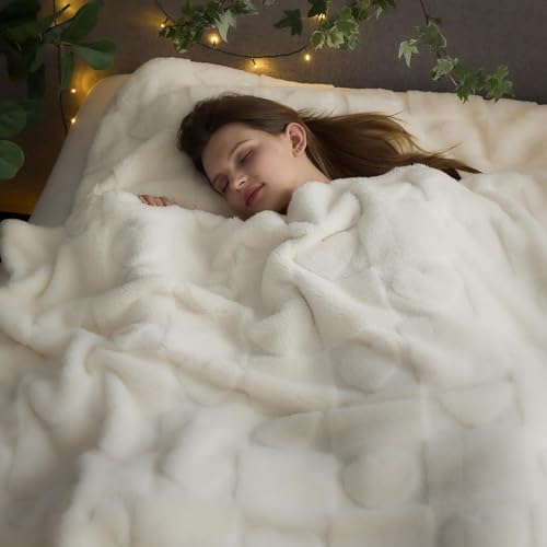 NEWCOSPLAY Super Soft King Blanket Ivory Love Premium Silky Flannel Fleece 3D Heart Checkered Lightweight Bed Blanket All Season Use (Ivory Love, King(90"x110"))