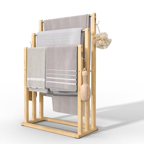VOUNOT ® Porte-Serviettes autoportant sur Pied Support à 3 Niveaux en Bambou Rangement Stable avec Crochets pour Serviettes de Bain et Accessoires Idéal à Côté de la Douche Baignoire ou Lavabo
