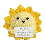 Glamify Pocket Hug Sonnen-Strickpuppe – Kleiner Mutmacher mit liebevoller Botschaft „Du bist gut, so wie du bist“, Positive Geschenke für Kollegen, Freunde & Familie
