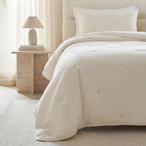 Nakışlı Ekru Çift Kişilik Yatak Örtüsü Seti 1 Adet 250 x 230/2 Adet 50 x 70 cm