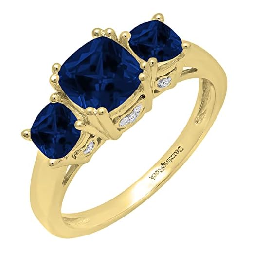 Dazzlingrock Collection Anillo de boda de oro de 14 quilates con 3 piedras preciosas creadas en el centro de cojín de 6 mm y diamante blanco natural redondo de 0,04 quilates, Oro amarillo Zafiro azul
