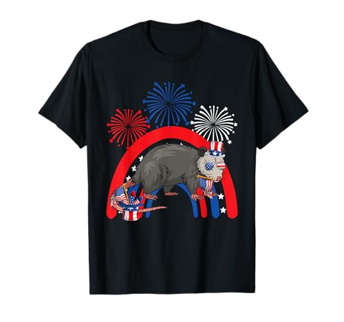 Traje de zarigüeya, arco iris como bandera americana, 4th July Fireworks Camiseta