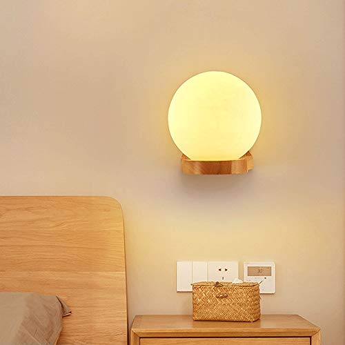 Applique murale moderne en bois et globe verre blanc E27