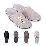 ✓ WASCHBAR & PFLEGELEICHT – Unsere nachhaltigen Hausschuhe Filz Damen kannst du gut und gerne bei 30° Grad in der Waschmaschine waschen. Flecken lassen sich auch mit einem feuchten Tuch und Feinwaschmittel entfernen.