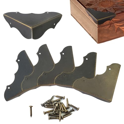 Eckenschutz Vintage Metall 5er-Set – Retro Kantenschutz aus Eisen für Tische, Holzkisten, Boxen & Möbel – Dekorative Eckenabdeckungen im Antikstil mit Befestigungsschrauben Eckenschutz Vintage Metall 5er-Set – Retro Kantenschutz aus Eisen für Tische, Holzkisten, Boxen & Möbel – Dekorative Eckenabdeckungen im Antikstil mit Befestigungsschrauben