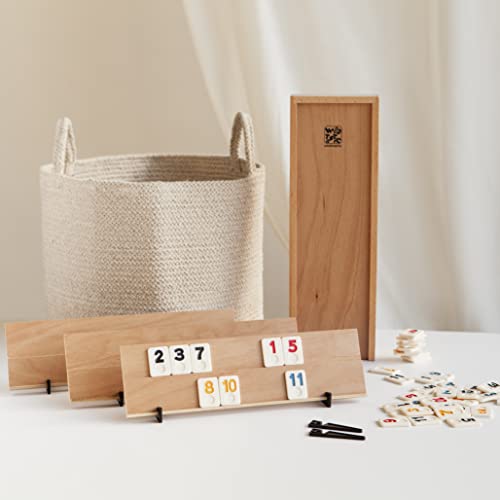 WOODTASTIC Rummy Holz Spiel - Hochwertiges Brettspiel aus Massivem Buchenholz mit 106 Robusten Kacheln