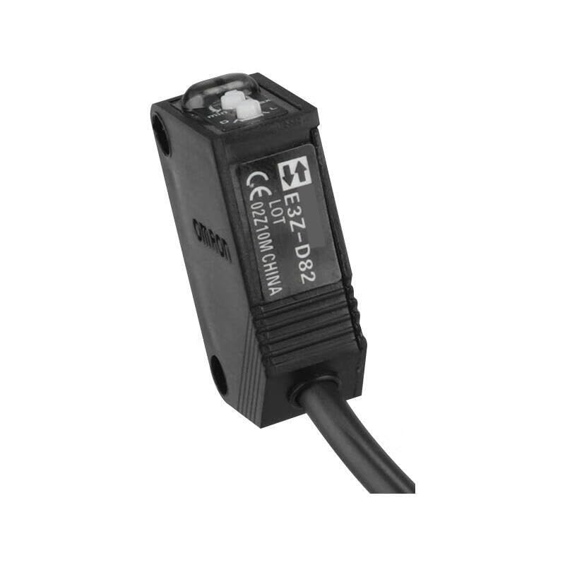 Sensor fotoeléctrico E3Z-D82 2M evita errores de lectura en espacios estrechos