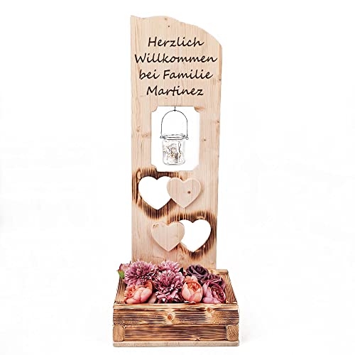 Holz Deko Schild Willkommen mit Wunschname, Blumenkasten und Laterne
