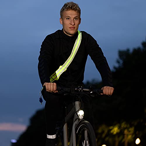Navaris Reflektor Band Schärpe Erwachsene für Laufen - Rucksack Reflektorband Fahrrad Fahren - Gurt Reflektor für Jacke - Band mit Reflektoren Jacke und Kleidung - Gelb